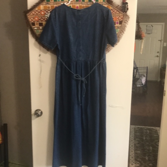 Beautiful embodied dress medium size - Picture 10 of 11